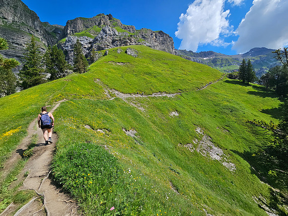 Hiking Oeschinensee