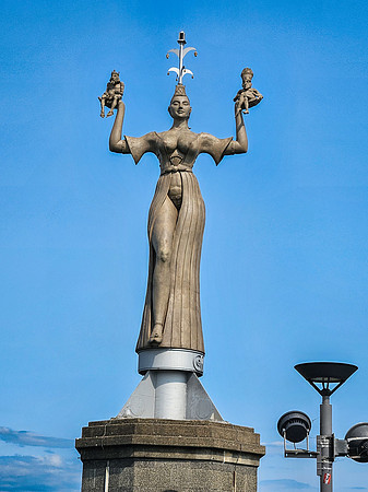 Imperia Statue